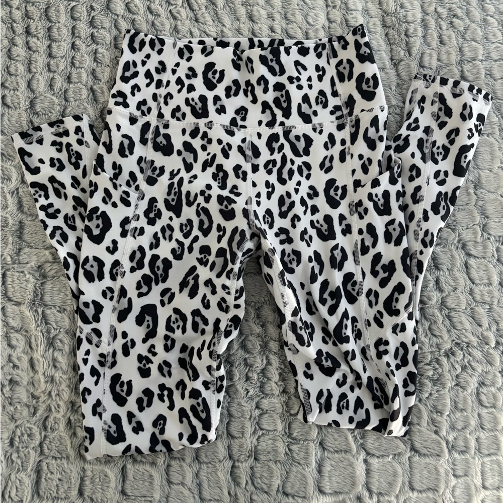 Small Fabletics Snow Leopard Print Leggings with Side Pockets